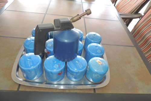 Gas Blow Torch c/w 12 Gas Cylinders