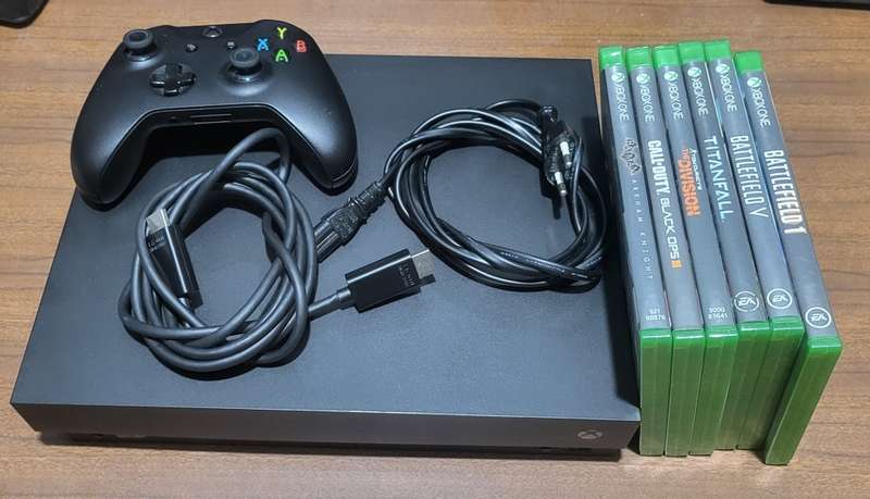 Xbox One X Console With Cables, 1 Controller and 6 Games