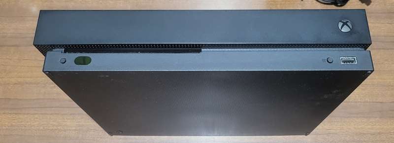Xbox One X Console With Cables, 1 Controller and 6 Games