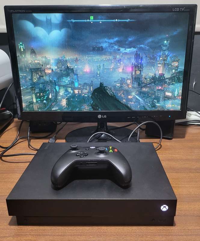 Xbox One X Console With Cables, 1 Controller and 6 Games