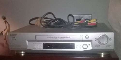 SONY, SLV-ED215 VHS VIDEO MACHINE. Full MULTI-SYSTEM. PAL, NTSC and MESECAM. With Remote.