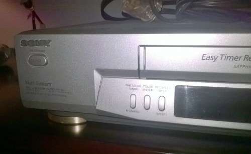 SONY, SLV-ED215 VHS VIDEO MACHINE. Full MULTI-SYSTEM. PAL, NTSC and MESECAM. With Remote.