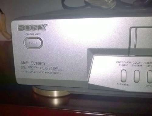 SONY, SLV-ED215 VHS VIDEO MACHINE. Full MULTI-SYSTEM. PAL, NTSC and MESECAM. With Remote.