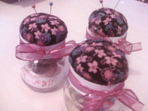 http://www.craftpudding.com/2007/07/baby-food-jar-pincushionsewing-kit.html