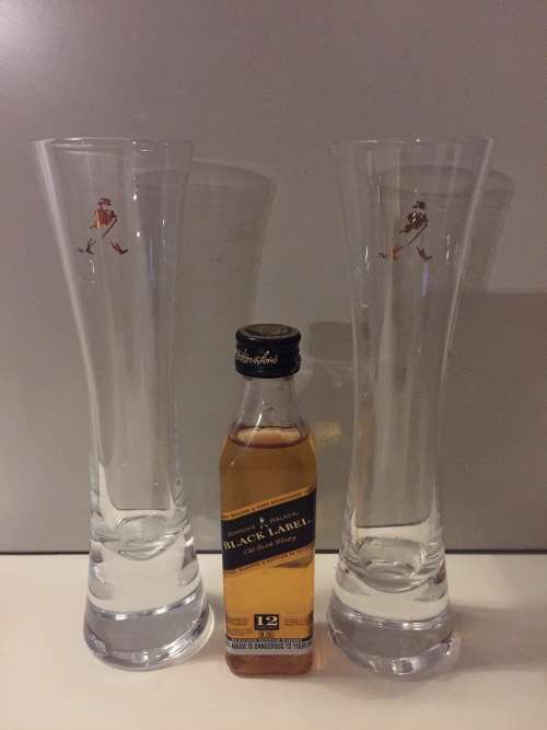 2 x Tall Beautiful Miniature Johnnie Walker Whisky Tot Glasses - 50ml Miniature Black Label Included