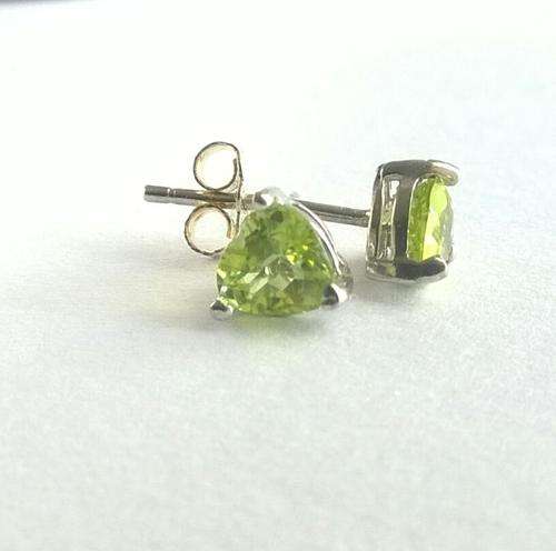 Delightful 1.00ct Genuine Peridot Stud Earrings