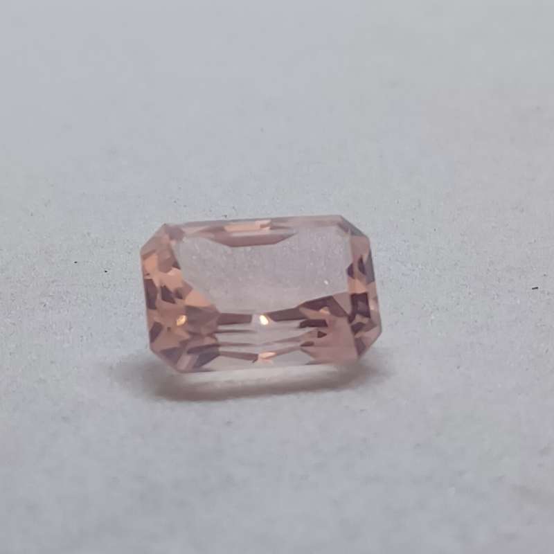 Rose Quarts cut gemstone (1.1cm x 0.8cm)