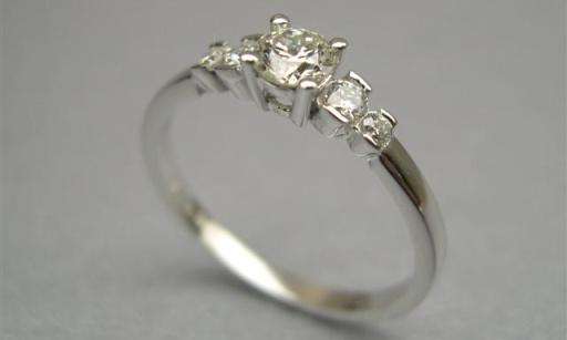 0.45 Round Diamond Engagement Ring set in 18K - EGL certified