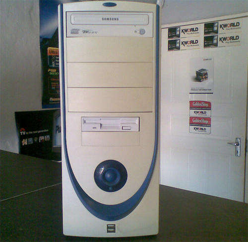 INTEL 2.4GHZ 512MB 80GB CD-WRITER