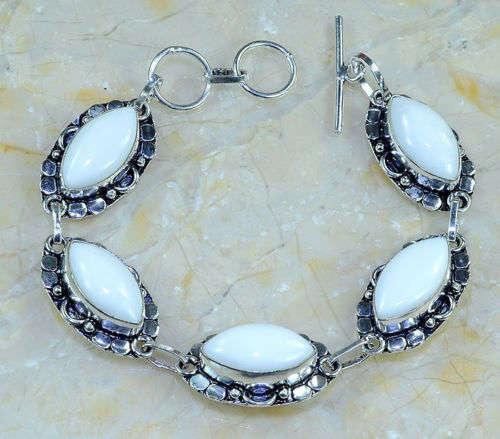 GORGEOUS WHITE JADE BRACELET