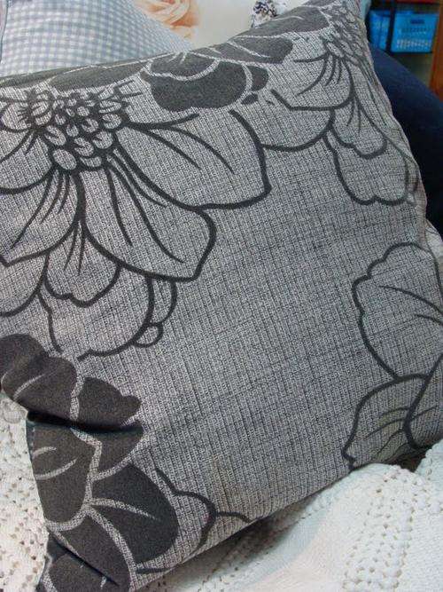 2 x GREY FLORAL CUSHIONS WITH ZIP