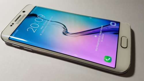 *GOOD Condition* Samsung Galaxy S6 Edge, 64GB + Flip COVER & Accessories