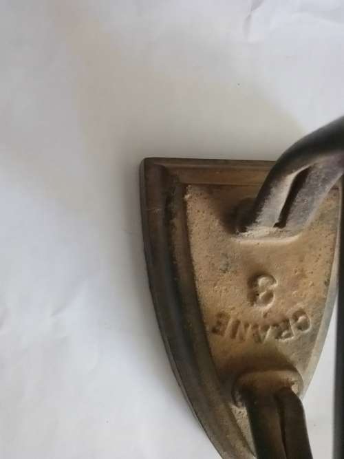 VINTAGE CLOTHING IRON