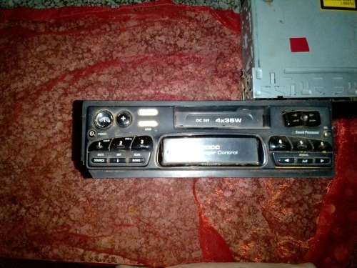 PHILLIPS TAPE AND RADIO CAR RADIO DC389  4X35W