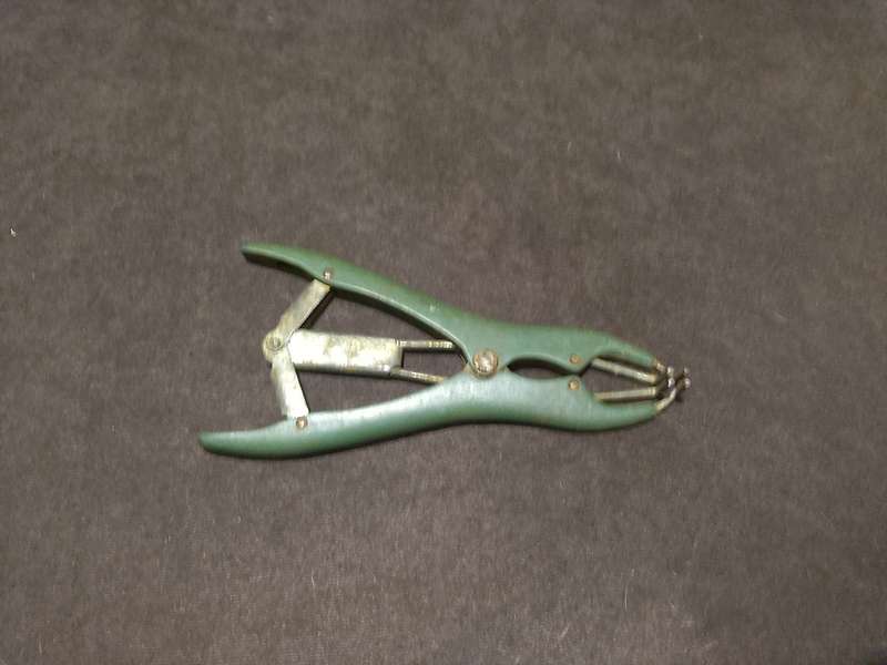 CASTRATION PLIERS