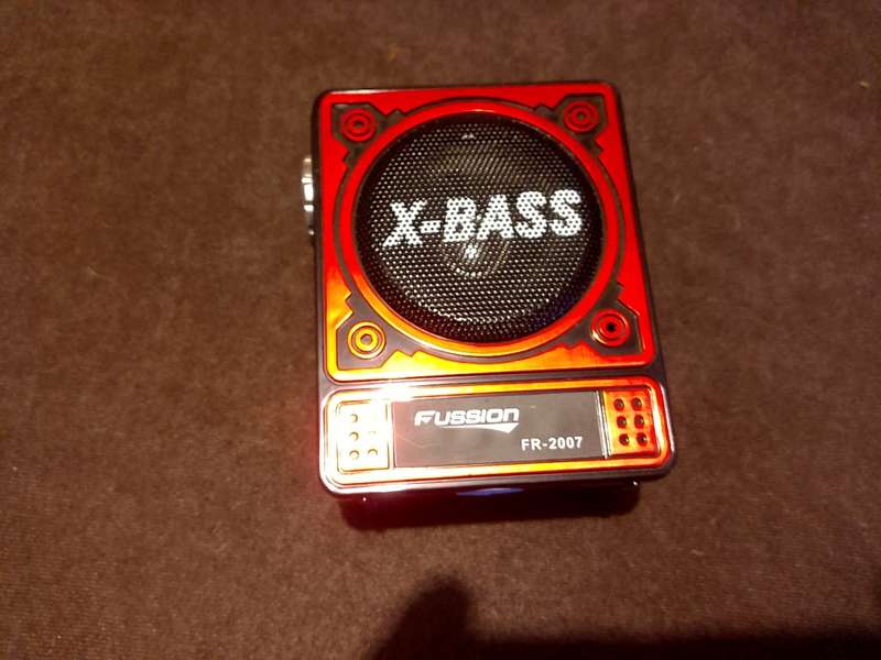 X-BASS FUSION SPEAKER with USB port,radio and torch,no Bluetooth