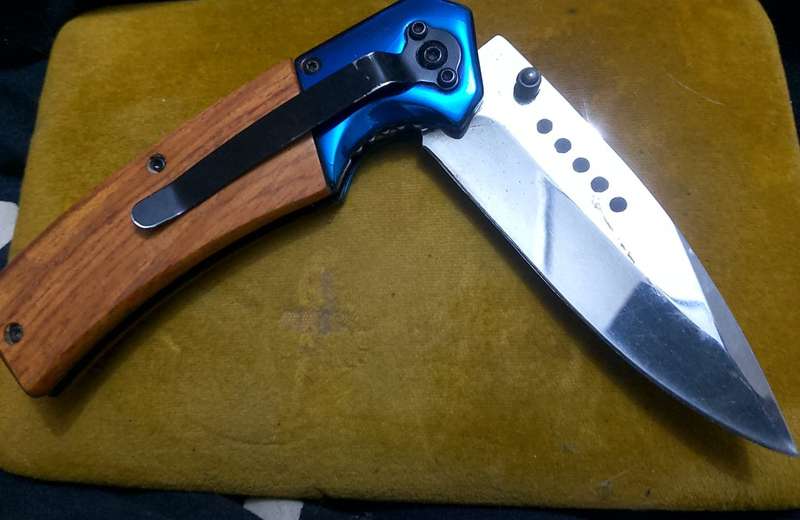 2018 F78 QUICK OPEN BROWNING KNIFE EXCELLENT CONDITION AS GOOD AS NEW