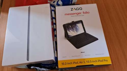 Ipad 7th Generation 10.2 ' inch 128GB WiFi only + tablet Keyboard case Space Grey