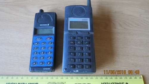 2 vintage cell phones, Siemens GSM and Ericsson GA628, as is, as per photo