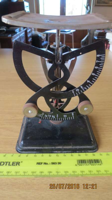 letter scale, brass and metal, in good condition, scarce, as per photo