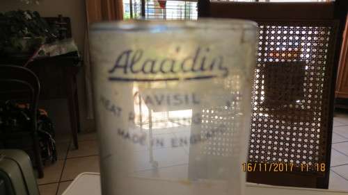metal Aladdin number 21 lamp, 63cm high with glass, glass has crack, as per photo
