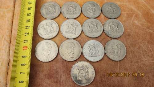 13 South African R1 coins, most in mint condition, as per photo