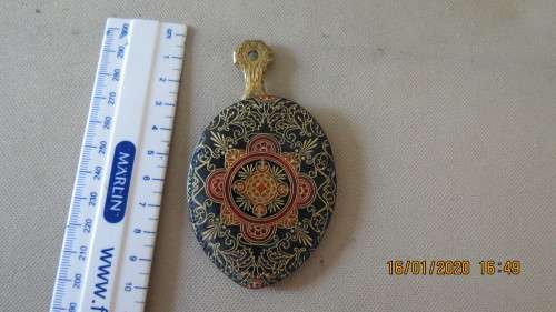 attractive metal mirror in leathrette case for handbag, as per photo