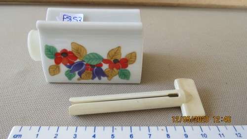 Hausmann tubenfunny toothpaste holder/squeezer, as per photo