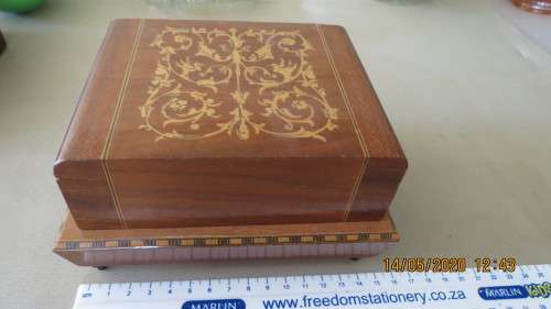 beautiful inlay cigarette case with music box, made in Capri, as per photo