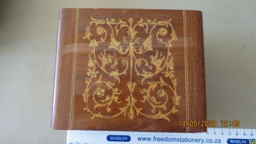 beautiful inlay cigarette case with music box, made in Capri, as per photo