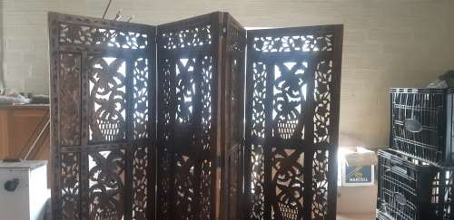 Very attractive 4 panel carved screen,....................as per photo's