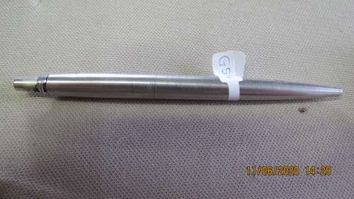 Parker pen, damaged, has ink inside, lots of scratches, ideal for spears, as per photo