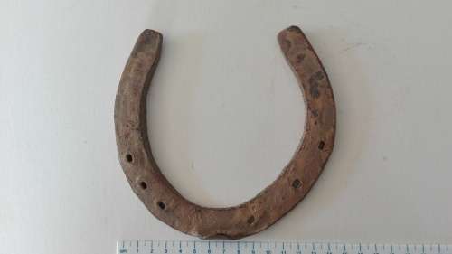 bronze color horse shoe, 15.5cm diameter, as per photo