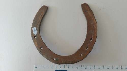 bronze color horse shoe, 15.5cm diameter, as per photo