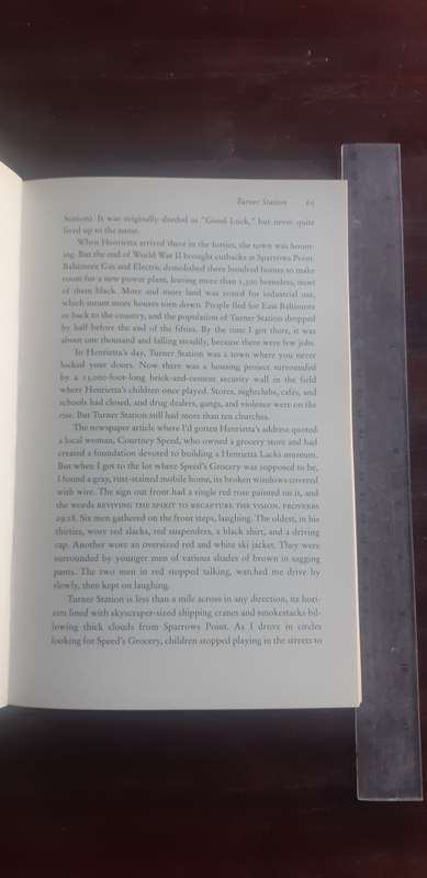 The immortal life of Henrietta Lacks by Rebecca Skloot. Good condition as per photo
