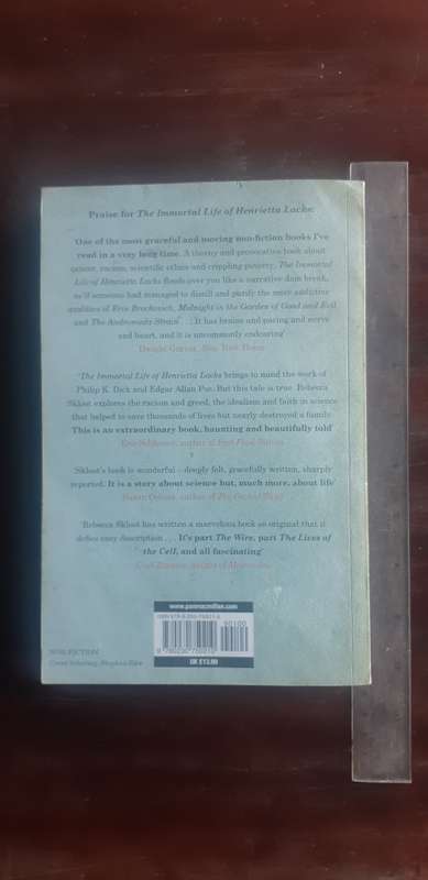 The immortal life of Henrietta Lacks by Rebecca Skloot. Good condition as per photo