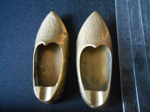 pair of brass slipper ash trays, as per photo