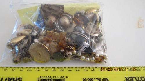 bag of loose and brocken jewellery, as per photo