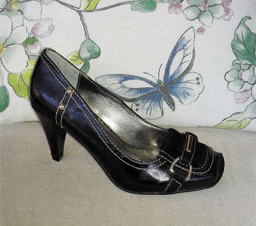 Lavanda Fashhion Black medium heel court shoes