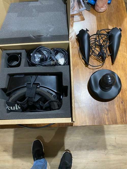 Oculus Development 2 Vr Set With Controllers