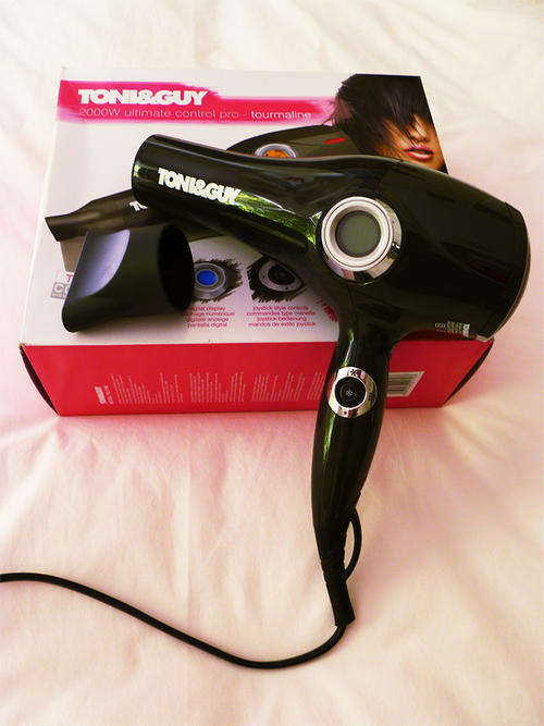Toni & Guy 2000W Ultimate Control Pro - Tourmaline hair dryer. Uses Negative Ions to protect hair!