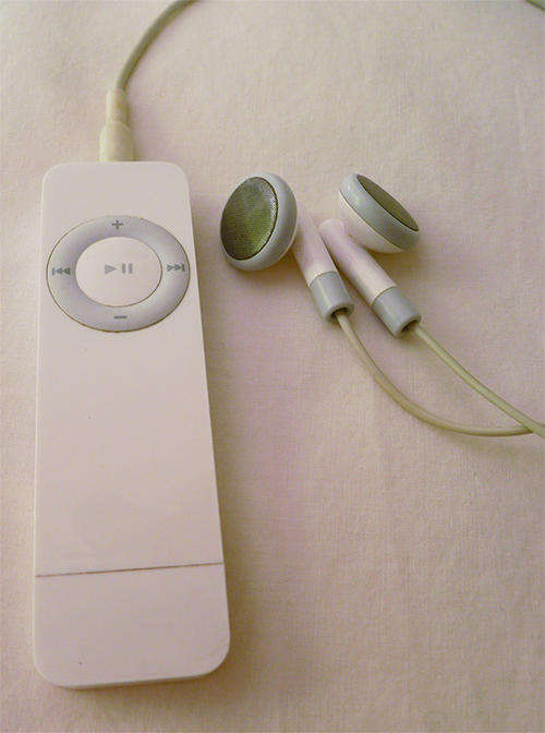 Apple iPod Shuffle 1st Gen 512MB - In great condition!