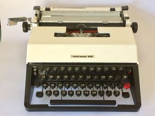 Typewriter, Underwood 450, MINT Condition