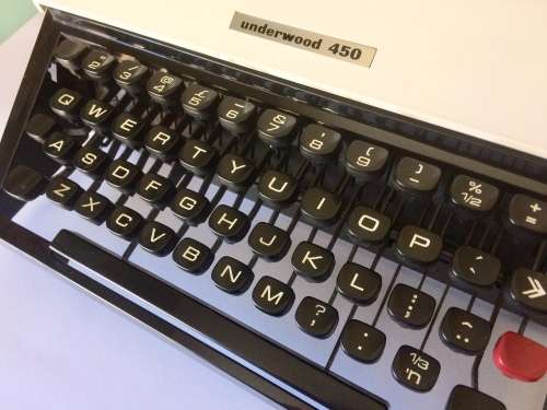 Typewriter, Underwood 450, MINT Condition