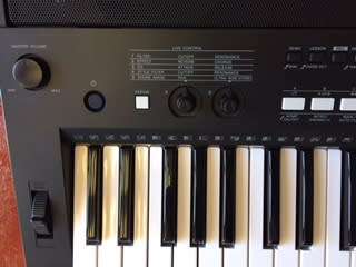 Yamaha PSR-E433 Digital Keyboard