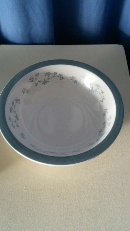 ROYAL DOULTON QUEENSLACE  (D6447)  75 pieces tea and dinner set