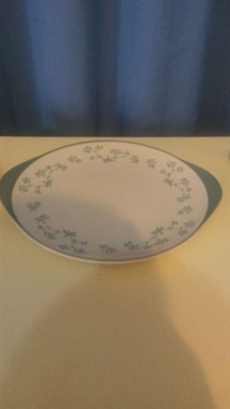 ROYAL DOULTON QUEENSLACE  (D6447)  75 pieces tea and dinner set