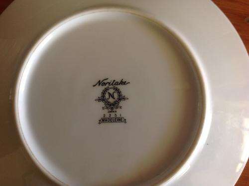 NORITAKE MADELEINE DINNER SET 40 pieces