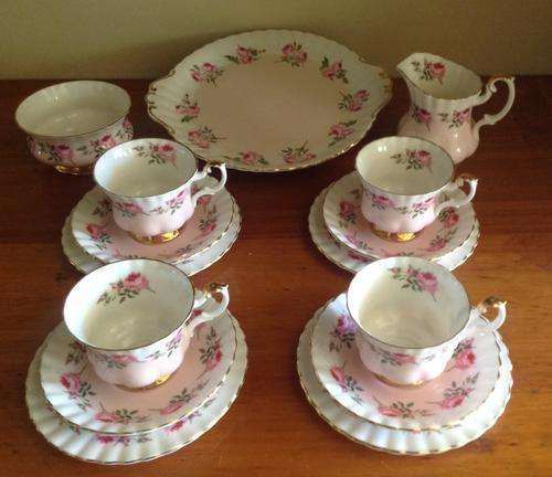 ROYAL ALBERT UNNAMED PATTERN