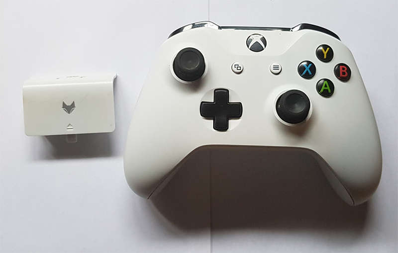 Microsoft Xbox One S 1TB console + Game + Fortnite (preloaded) or Apex Legends - 4K UHD Video Stream